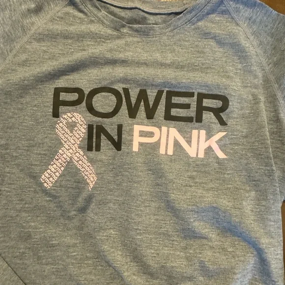 Under Armour grey LS power in pink women’s shirt. Cancer awareness. 🩷🩷 - Picture 2 of 6